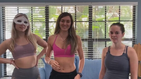 Bryce Adams Sextape Strap On Trio Lesbiennes avec Chloe Mae et Cheerleaderkait Vidéo Porno Leaks Borntobefuck